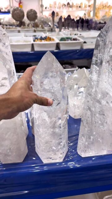 I judge whether a Brazilian crystal shop is truly good by the quality of its clear quartz. Of course, variety matter, especially considering the popularity of so many other crystals. But to me, clear quartz is the very essence of Brazilian crystals. It’s number one.

That’s why I always evaluate a Brazilian crystal shop by the quality of its clear quartz.

Do you agree with me?

#clearquartz #clearceystal #crystal #quartz #crystallover