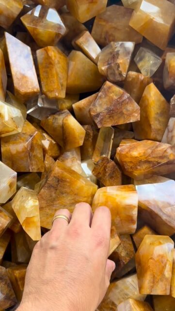 It’s impossible not to fall in love with Golden Healers!!! ✨
Just look at this color… My God, how unbelievably beautiful!!! 😍💛

Come check out these stunning pieces!
Limited stock available.

#GoldenHealer #BrazilianCrystals #CrystalLovers #HealingCrystals #ExclusiveGems