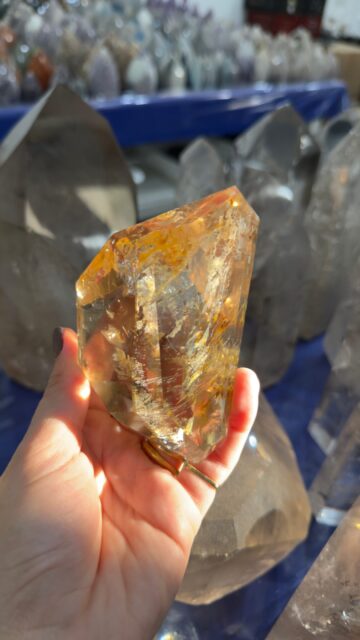 When His Majesty the Sun meets a divine masterpiece, the perfect combination is born.

#magiccrystal #crystal #crystalforsale #crystallove