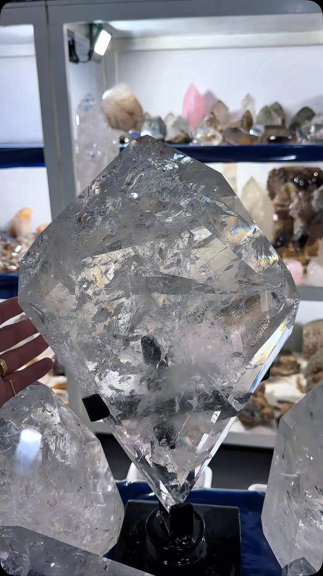 A magical journey through the beauty of this extraordinary stone… Ah, clear quartz. ✨🤍