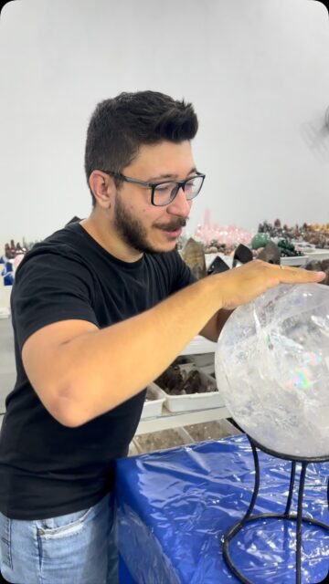 Rainbows are the kind of thing that always draw me to a crystal, this time it wasn’t different!!

This giant sphere, polished from a Lemurian mined in the State of Tocatnins manged to bring every aspect of the lemurian quartz to the next level!

Comment down your reaction to this treasure!!

#crystal #rainbow #crystalrainbows